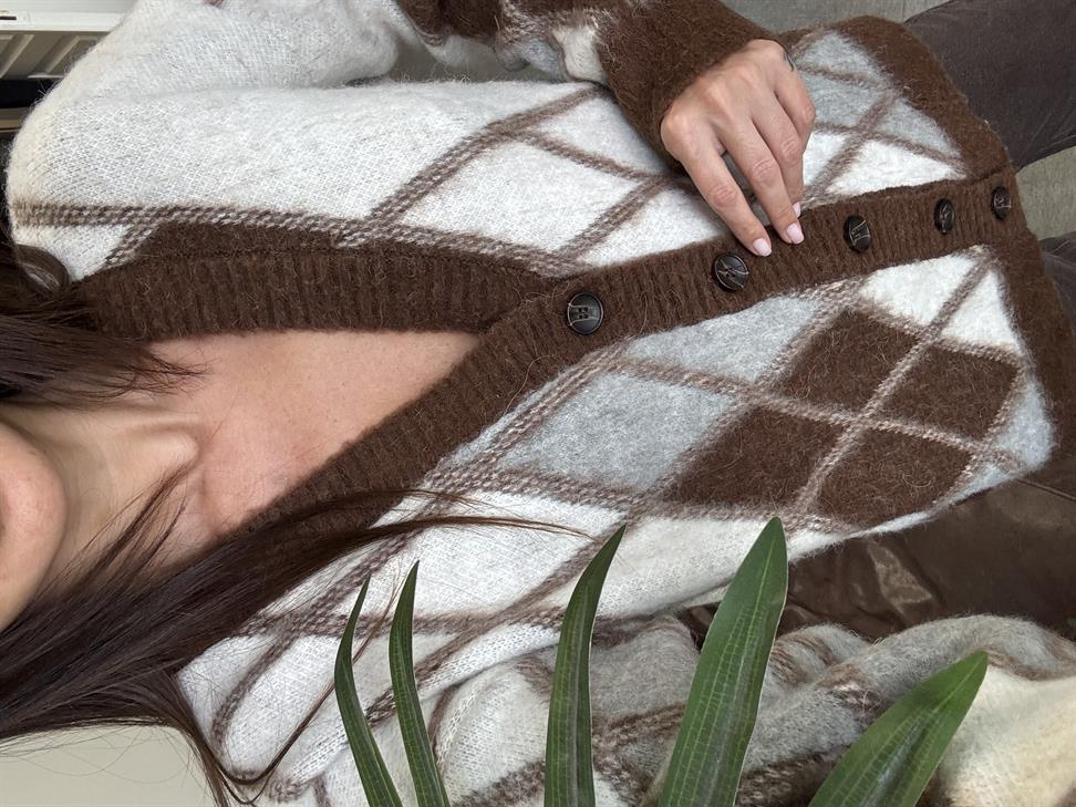 Kahve V Yaka Baklava Desenli Şardonlu Triko Hırka