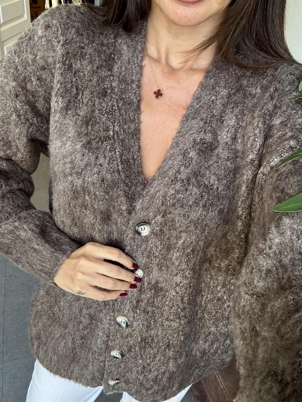 Kahve V Yaka Şardonlu Düğmeli Triko Hırka