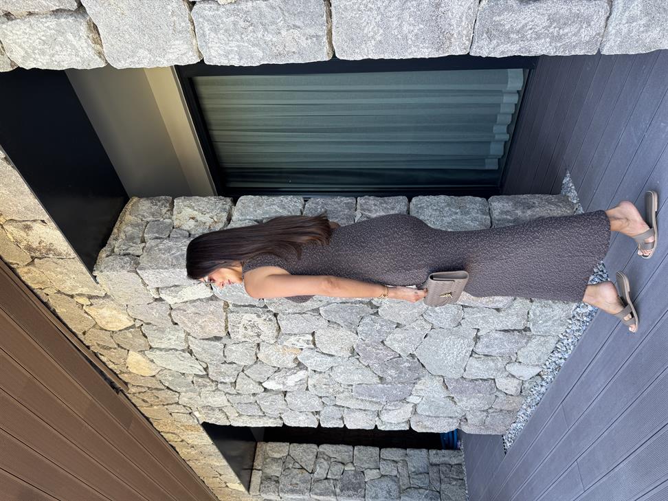 Kahve V Yaka Uzun Örme Elbise