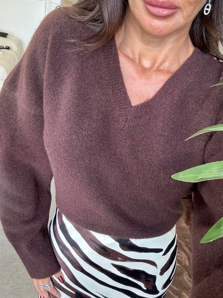 Kahve V Yaka Yumuşak Dokulu Triko Kazak