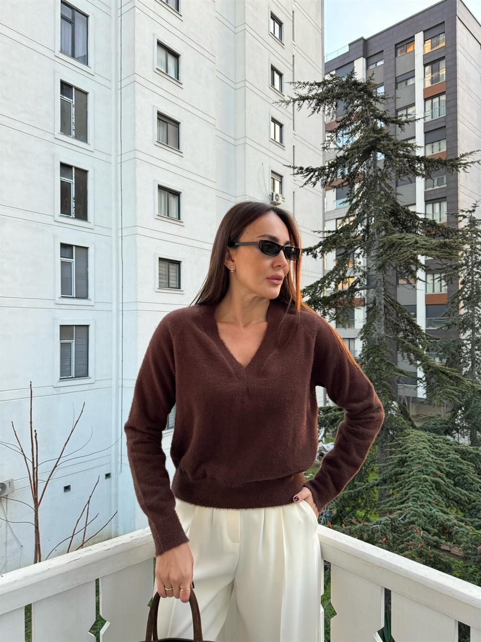 Kahve V Yakalı Yumoş Kazak