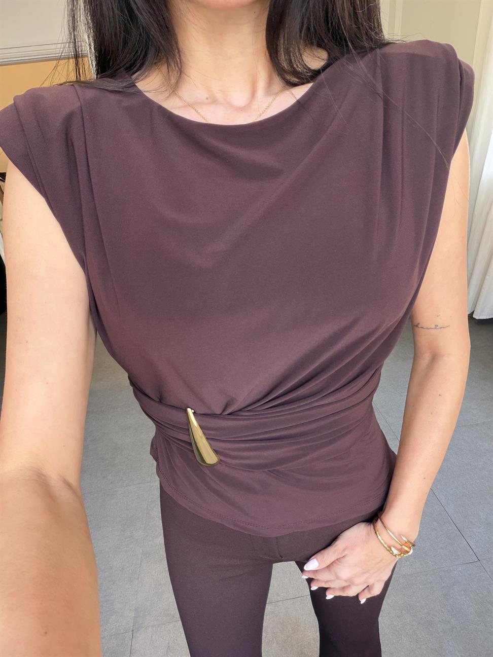 Kahve Yandan Tokalı Bluz