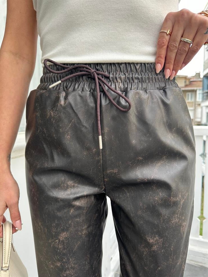 Kahve Yıkama Desenli Deri Pantolon