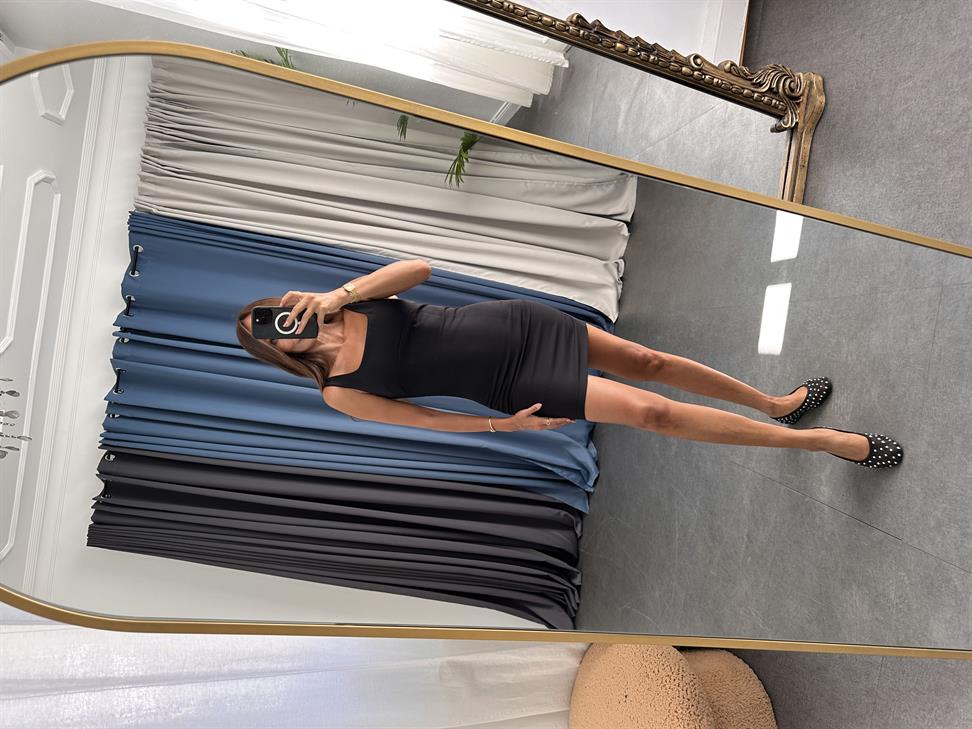 Siyah Kare Yaka Mini Elbise