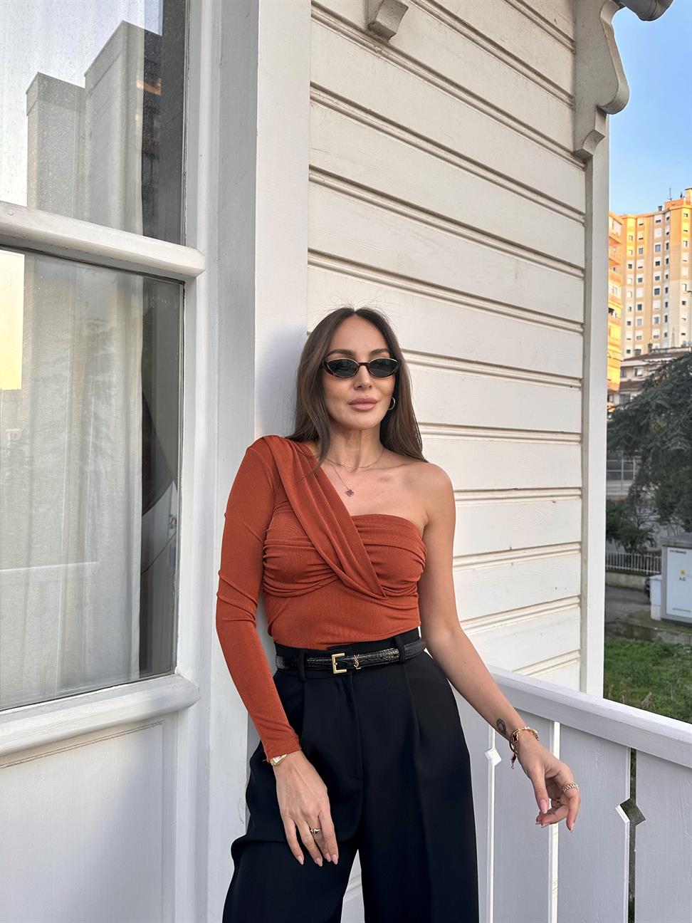 Kiremit Tek Kol Drapeli Bluz