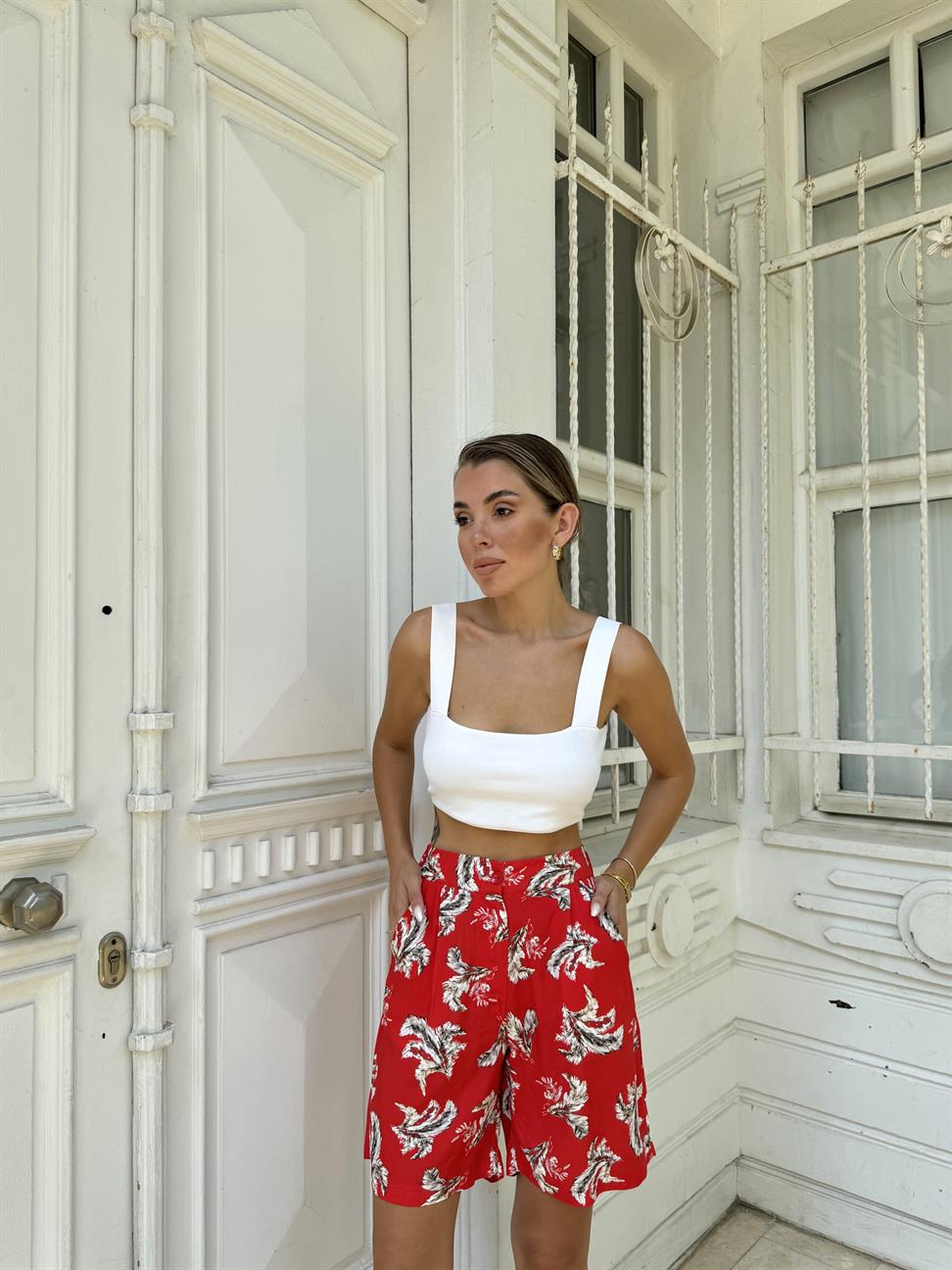 Kırmızı Beli Lastikli Bermuda Şort