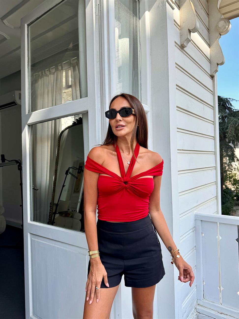 Kırmızı Boyundan Bağlamalı Pencere Bluz