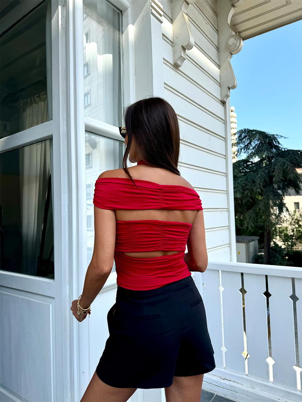 Kırmızı Boyundan Bağlamalı Pencere Bluz