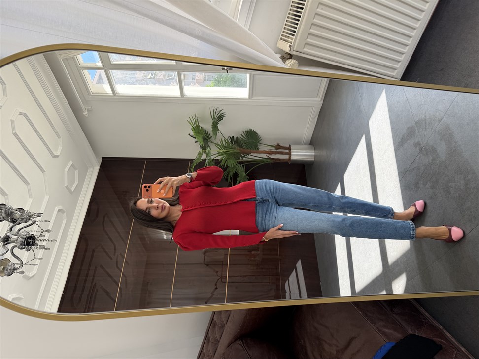 Kırmızı Düğme Detaylı Kolları Bağlamalı Hırka