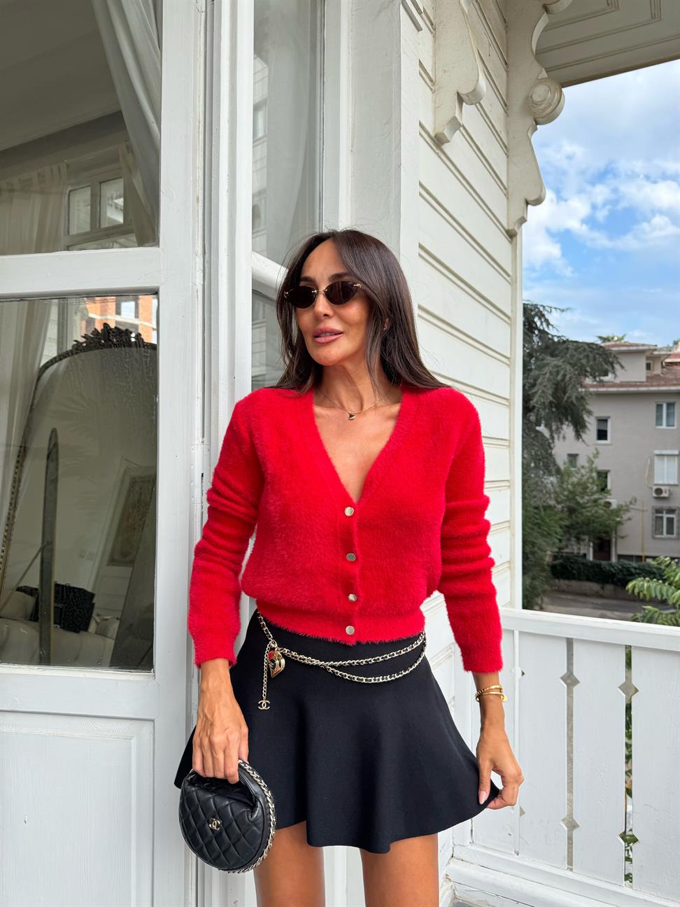 Kırmızı Düğmeli Sakallı Hırka