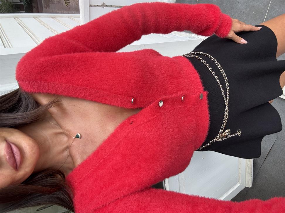 Kırmızı Düğmeli Sakallı Hırka