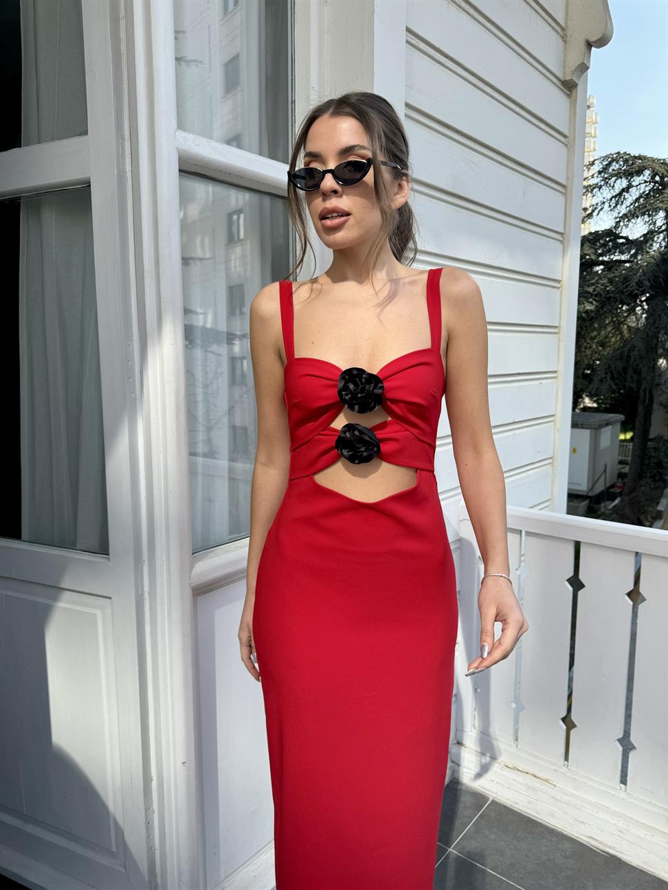 Kırmızı Gül Detay Askılı Elbise