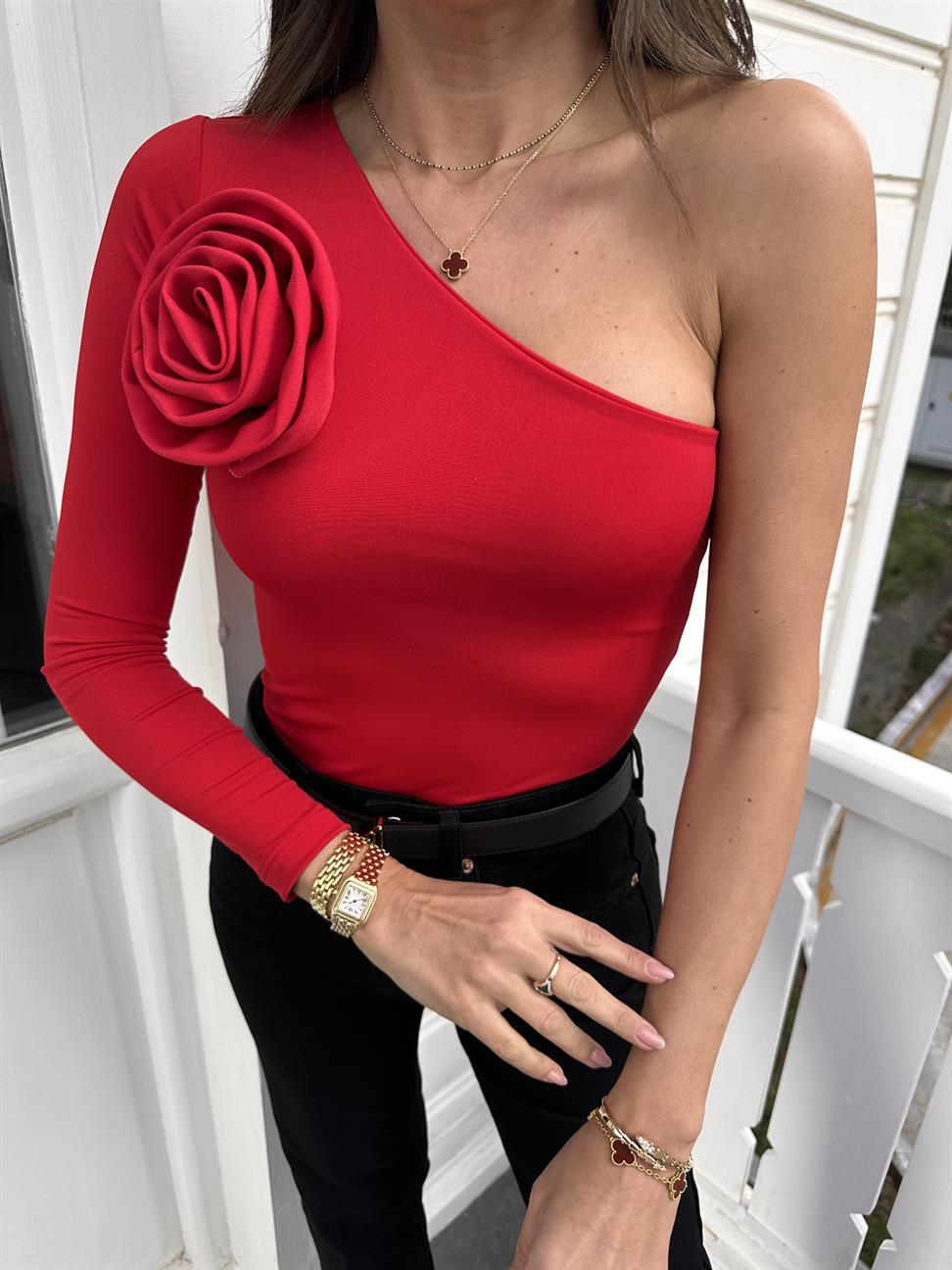 Kırmızı Gül Detay Tek Kol Bodysuit