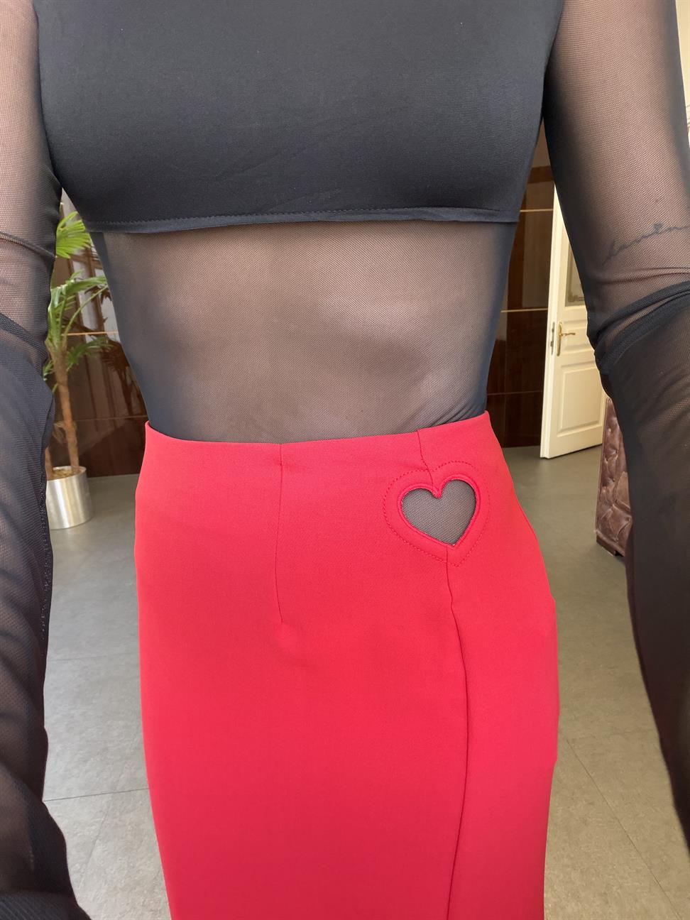 Kırmızı Kalp Detay Yırtmaçlı Etek