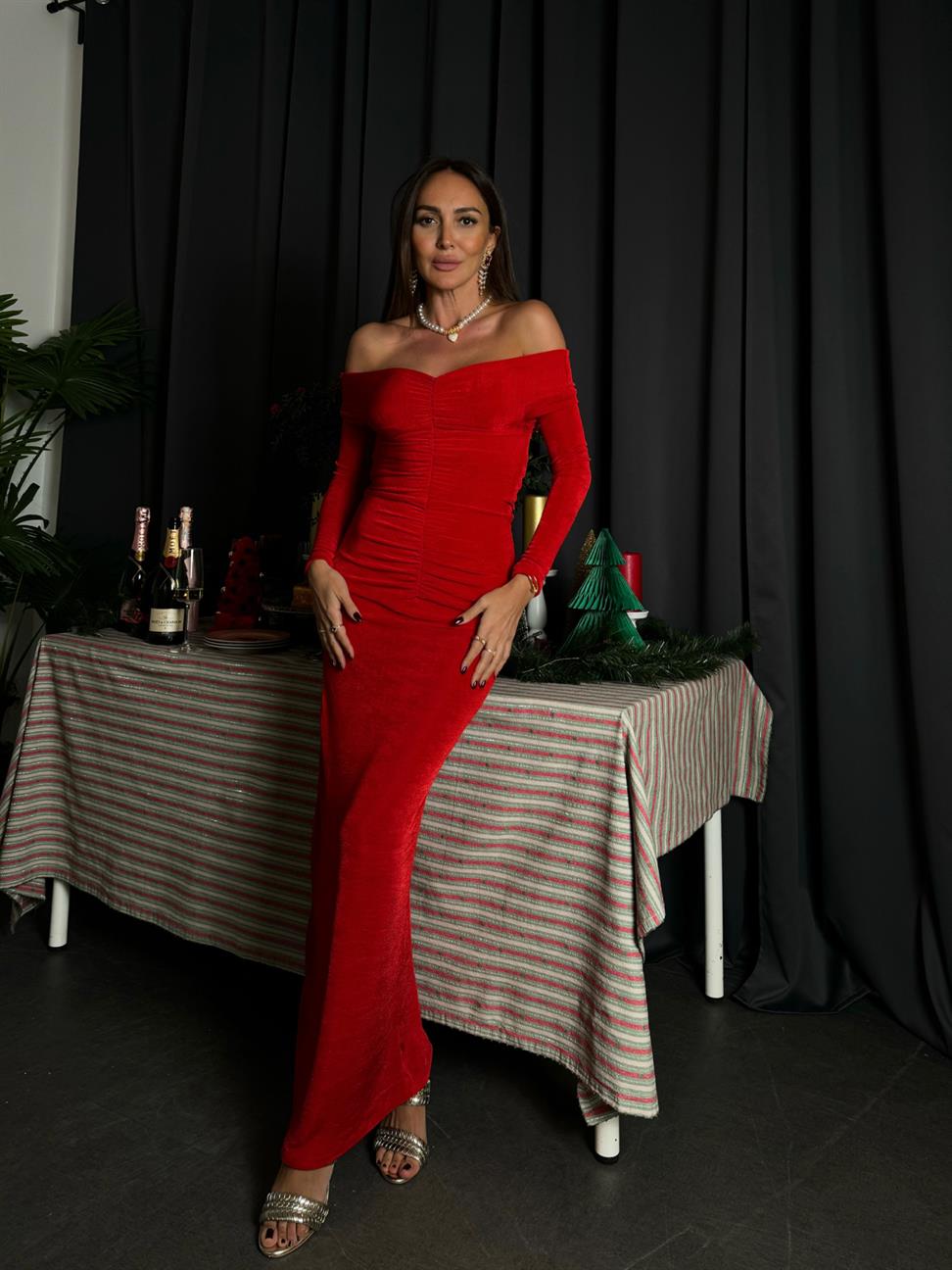 Kırmızı Madonna Yaka Önden Drapeli Elbise