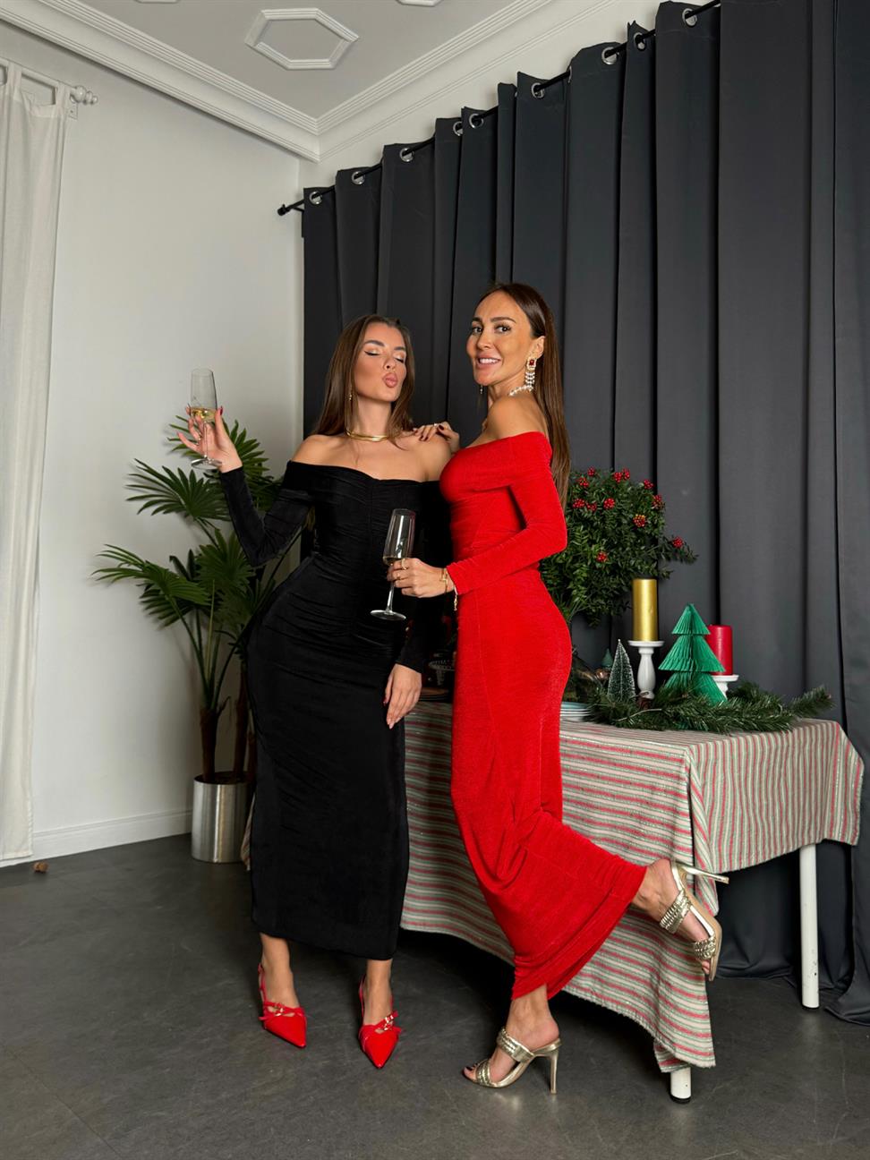 Kırmızı Madonna Yaka Önden Drapeli Elbise