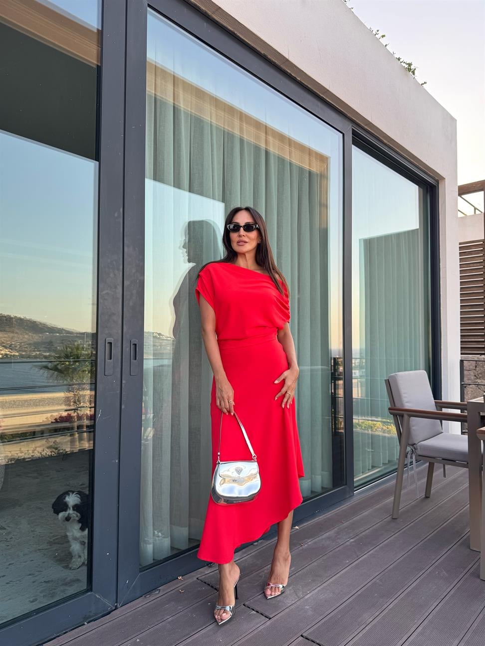 Kırmızı Omuz Dökümlü Elbise