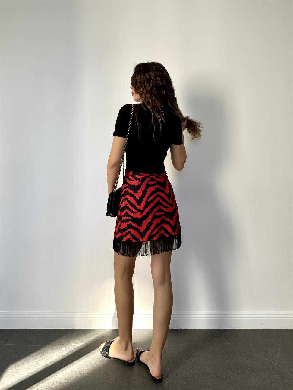 Kırmızı Püsküllü Mini Etek