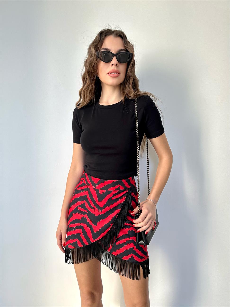 Kırmızı Püsküllü Mini Etek