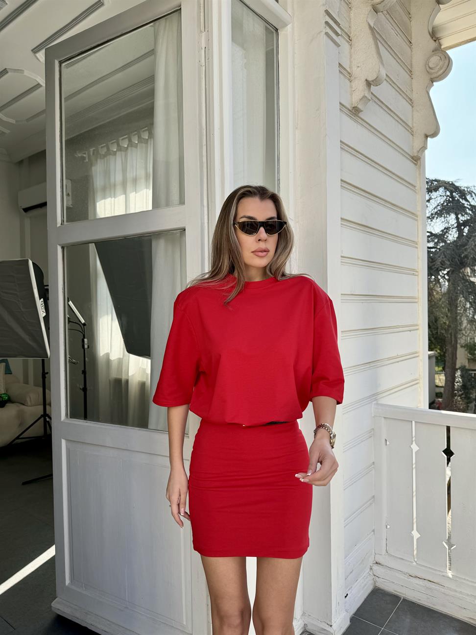 Kırmızı Vatkalı Elbise