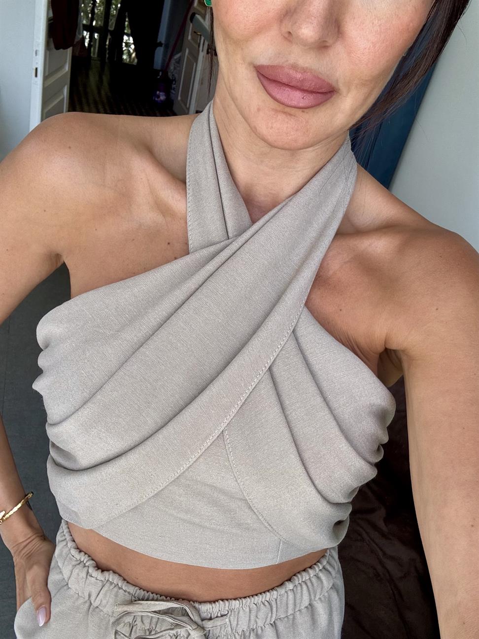 Koyu Bej Halter Yaka Bluz Takım