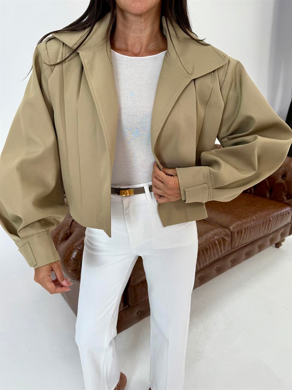 Koyu Bej Premium Pileli Kısa Trençkot