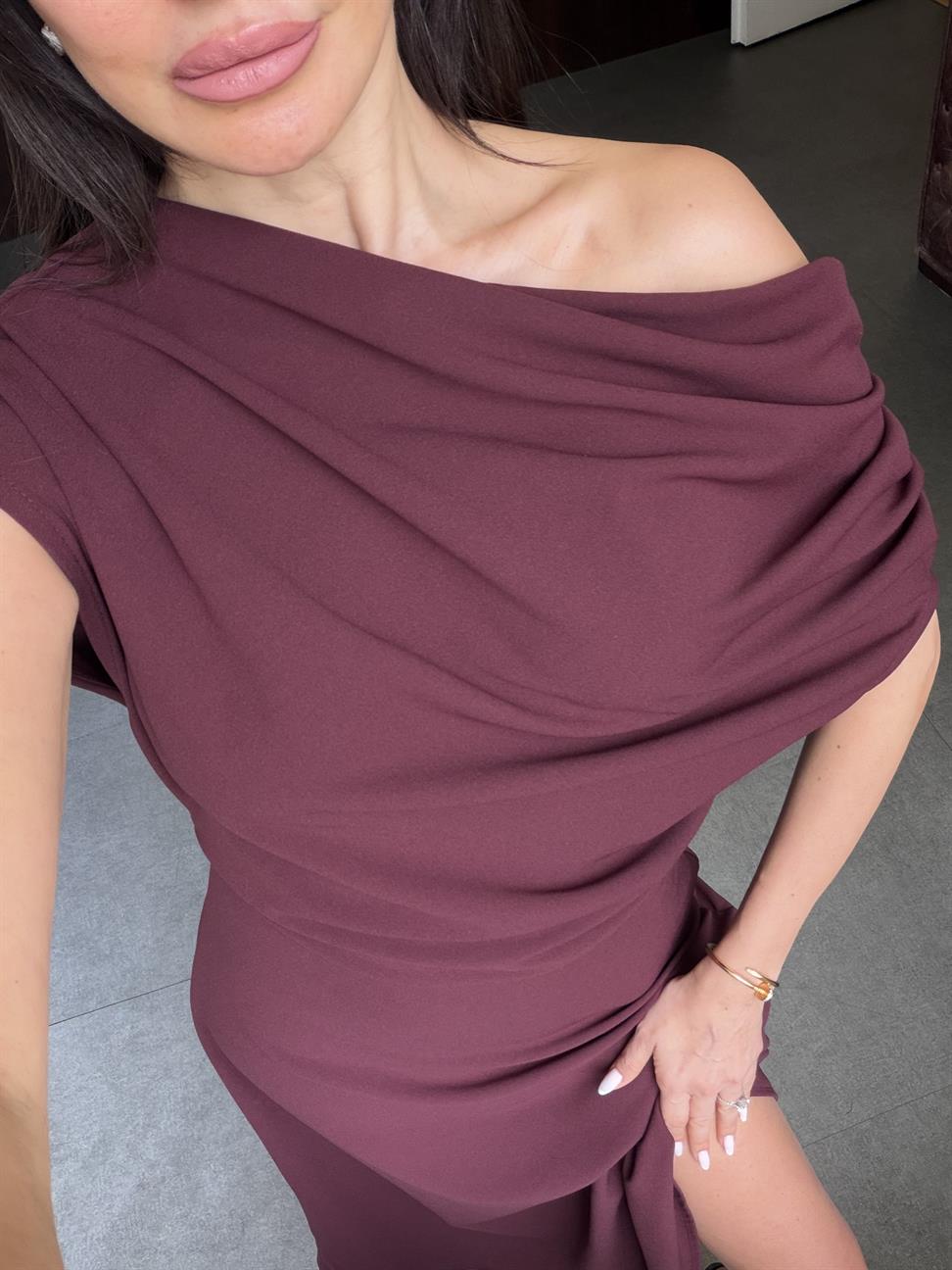 Koyu Bordo Omzu Dökümlü Elbise