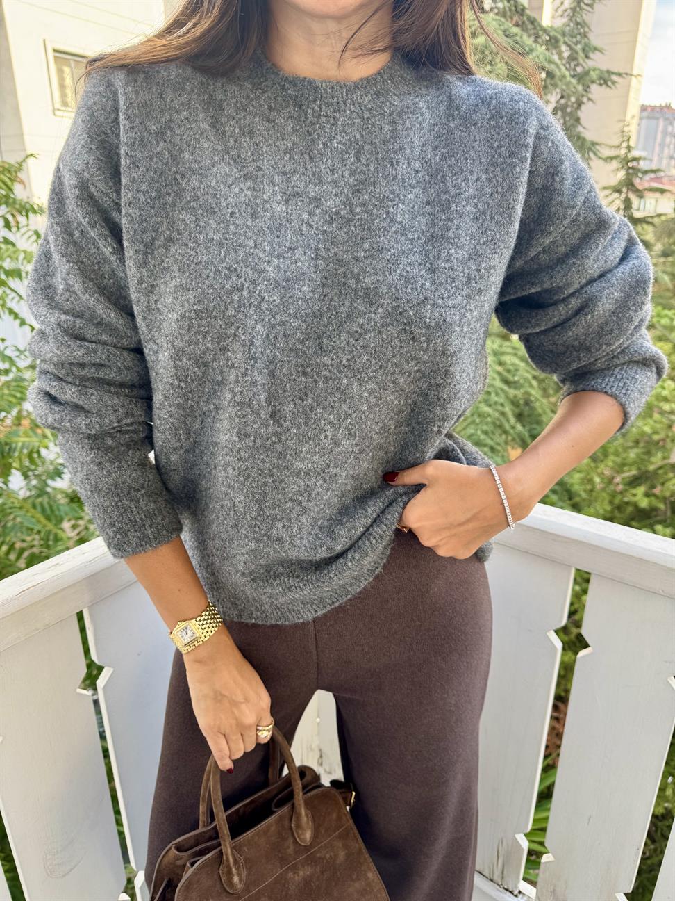 Koyu Füme Bisiklet Yaka Yumuşak Dokulu Triko Kazak