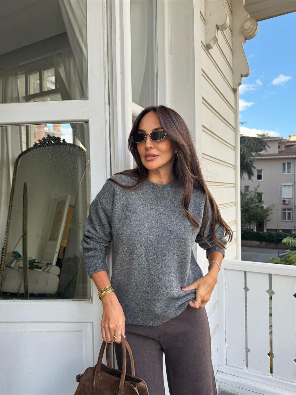 Koyu Füme Bisiklet Yaka Yumuşak Dokulu Triko Kazak