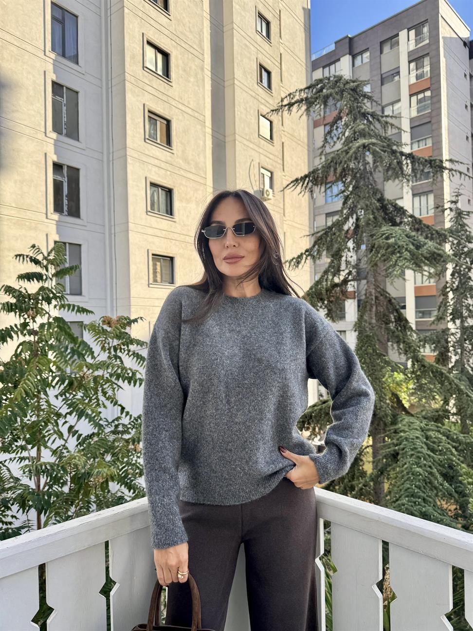 Koyu Füme Bisiklet Yaka Yumuşak Dokulu Triko Kazak