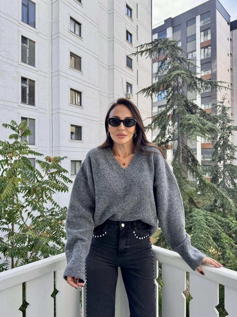 Koyu Füme Melanj V Yaka Yumuşak Dokulu Triko Kazak