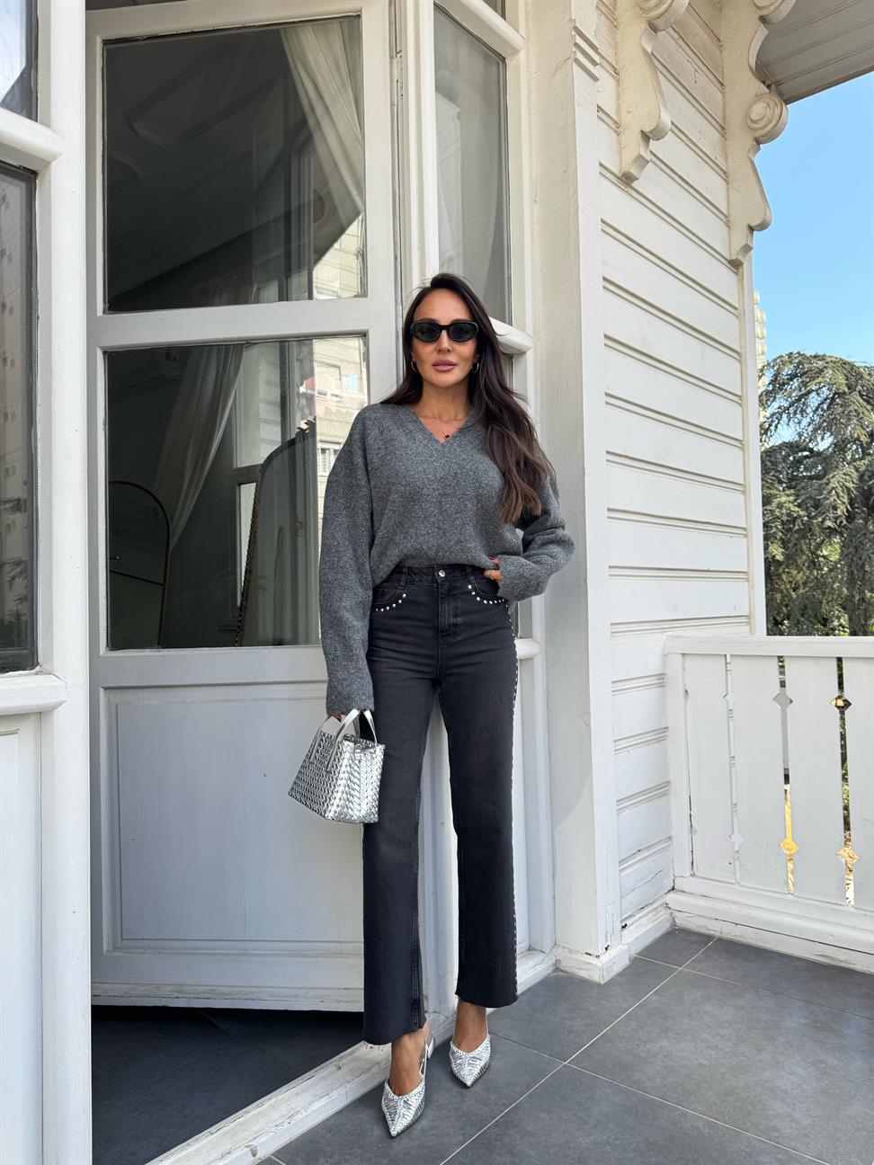 Koyu Füme Melanj V Yaka Yumuşak Dokulu Triko Kazak