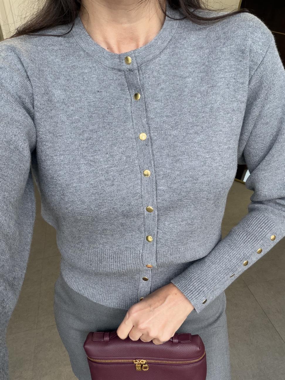 Koyu Gri Çıtçıtlı Triko Hırka