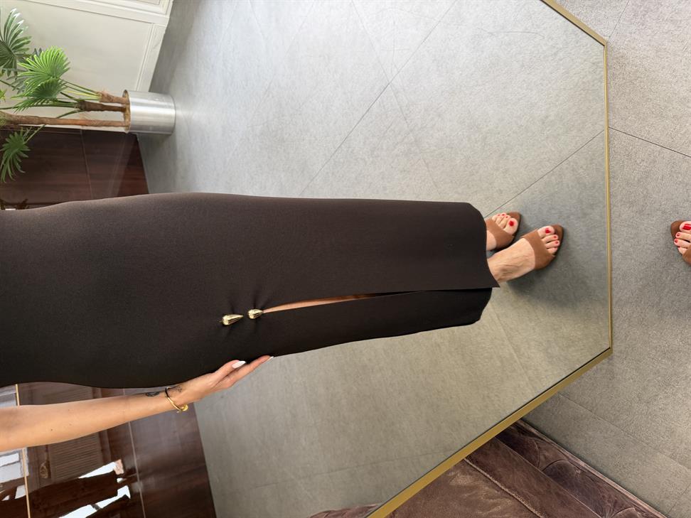 Koyu Kahve Aksesuar Detaylı Yırtmaçlı Triko Elbise