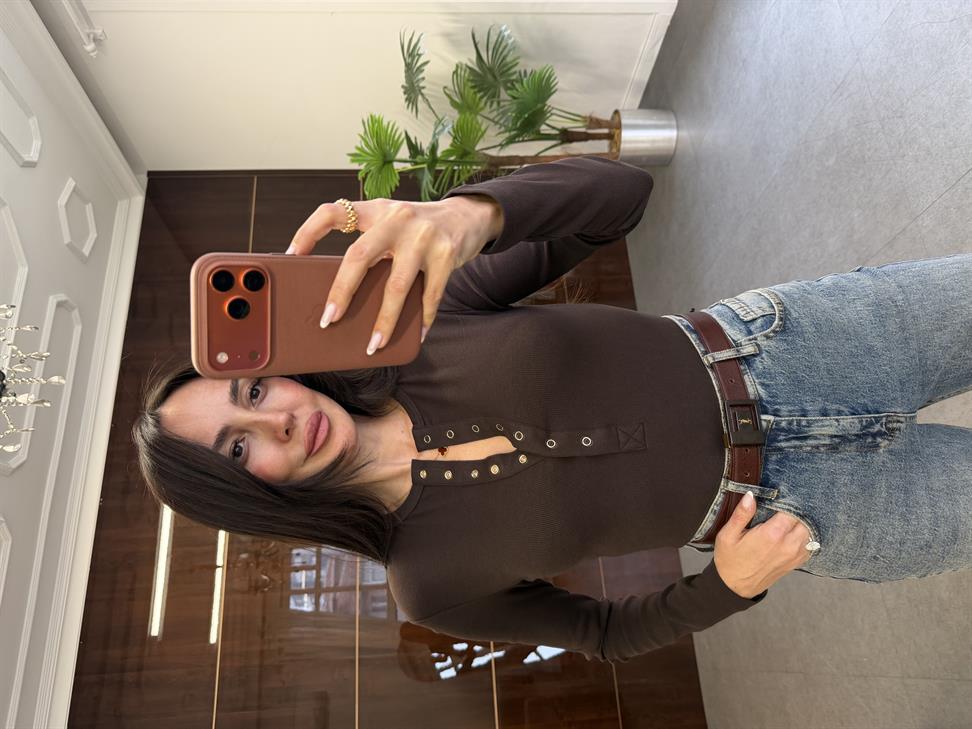 Koyu Kahve Çıtçıtlı Uzun Kollu Top