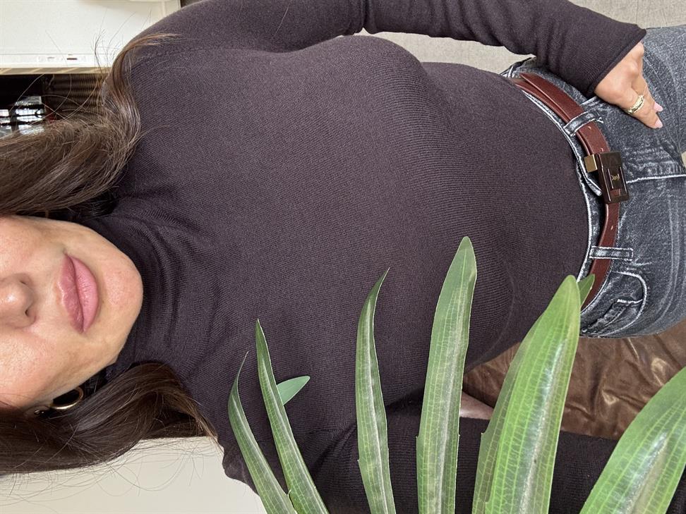 Koyu Kahve Dik Yaka Yünlü Yumuşak İnce Dokulu Triko Kazak