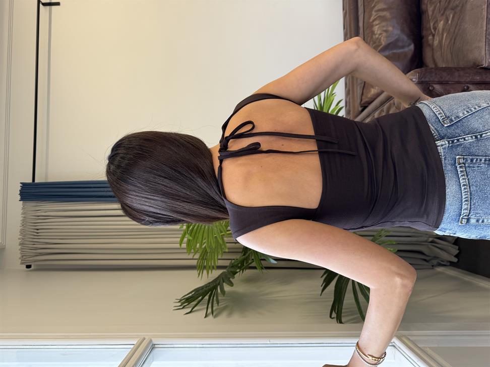 Koyu Kahve Sırt Detaylı Crop Bluz