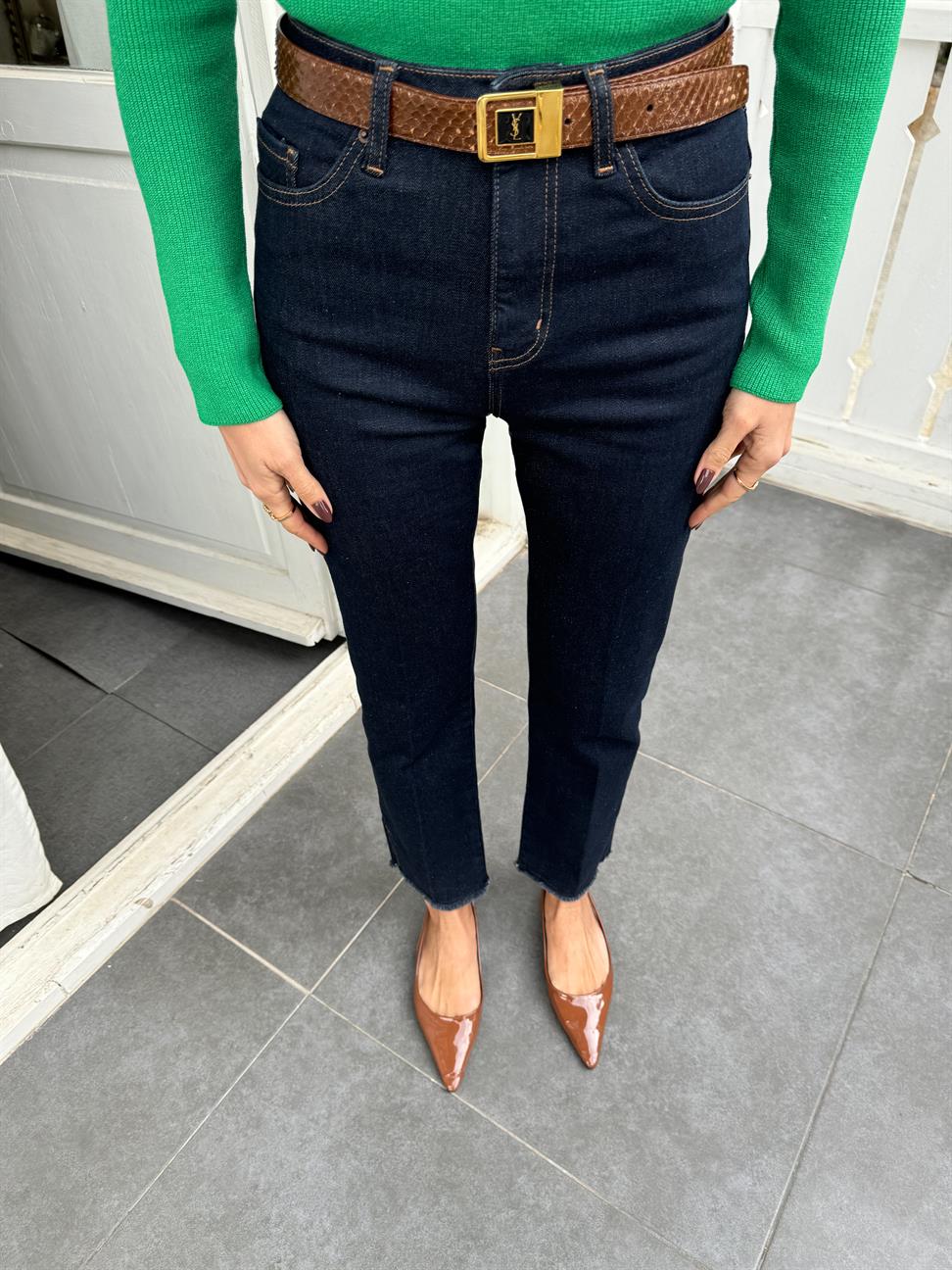 Koyu Mavi Paçası Püsküllü ve Yırtmaçlı Jean Pantolon