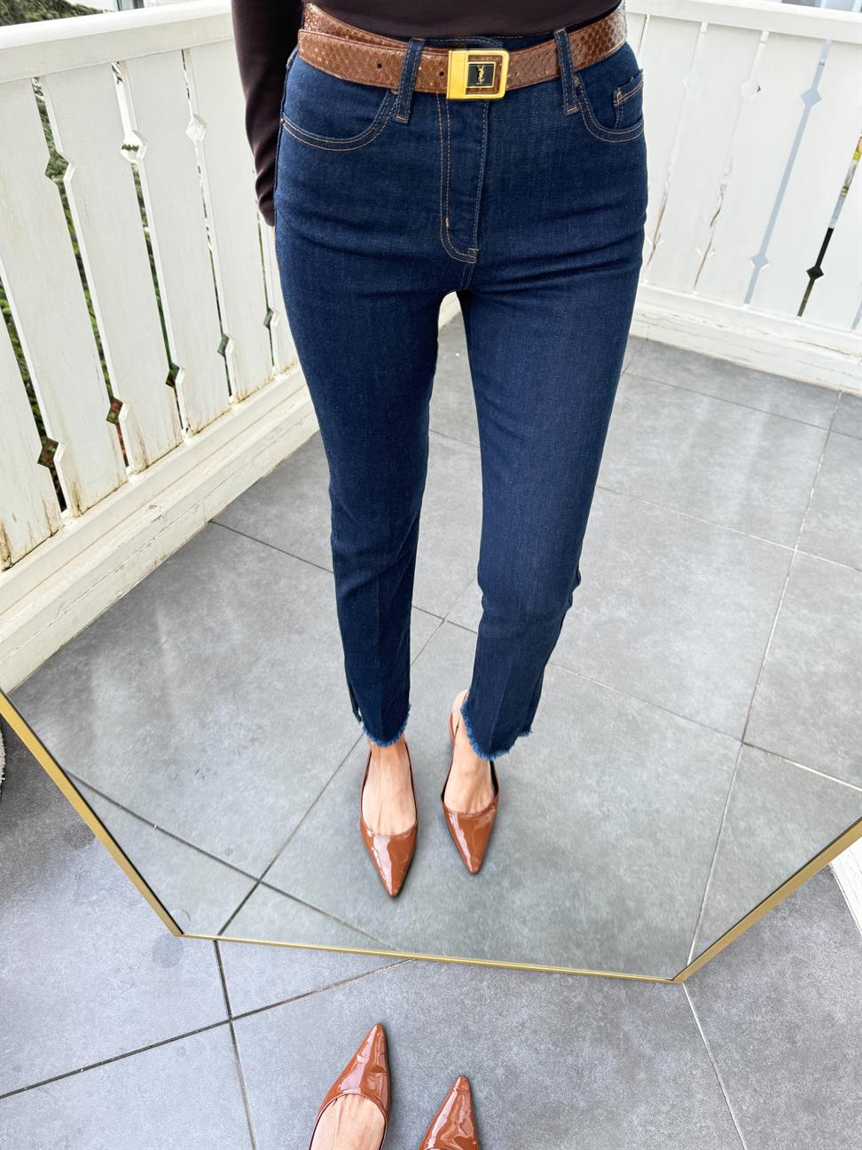 Koyu Mavi Paçası Püsküllü ve Yırtmaçlı Jean Pantolon