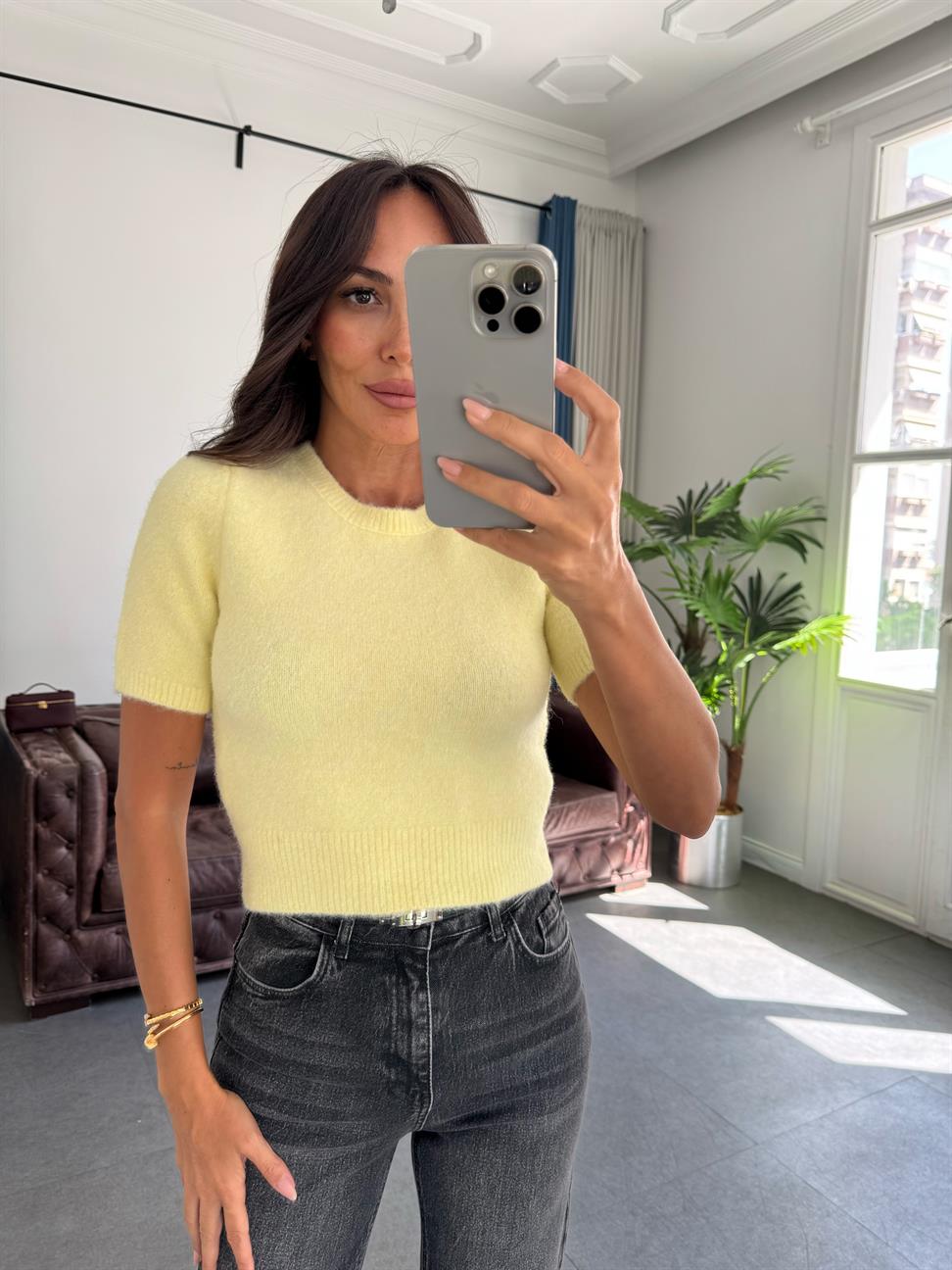 Açık Sarı Bisiklet Yaka Yumuşak Dokulu Kısa Kol Triko Kazak