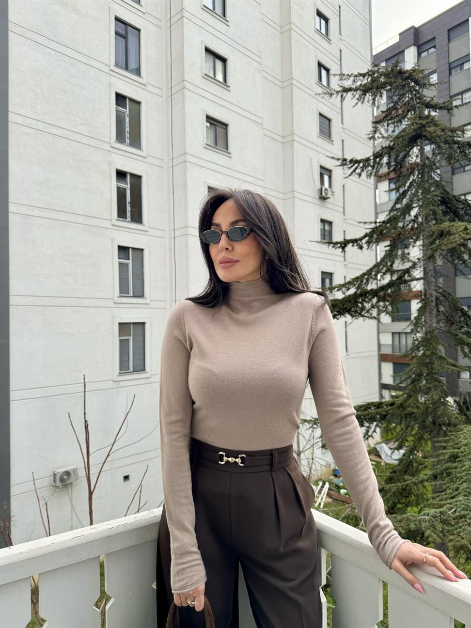 Koyu Vizon Dik Yaka Yumuşak Merserize Triko