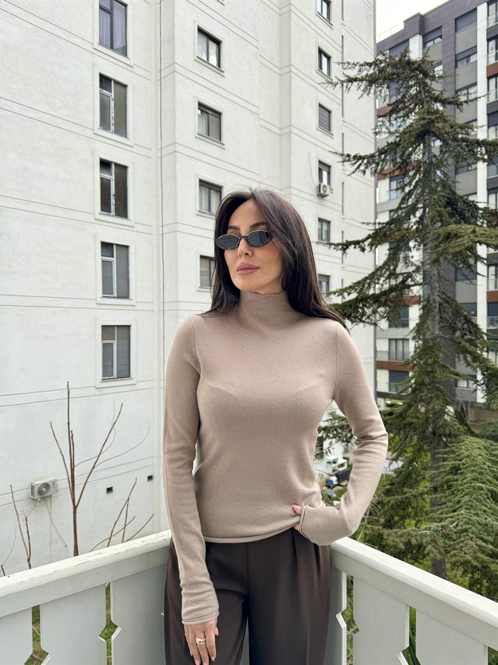 Koyu Vizon Dik Yaka Yumuşak Merserize Triko