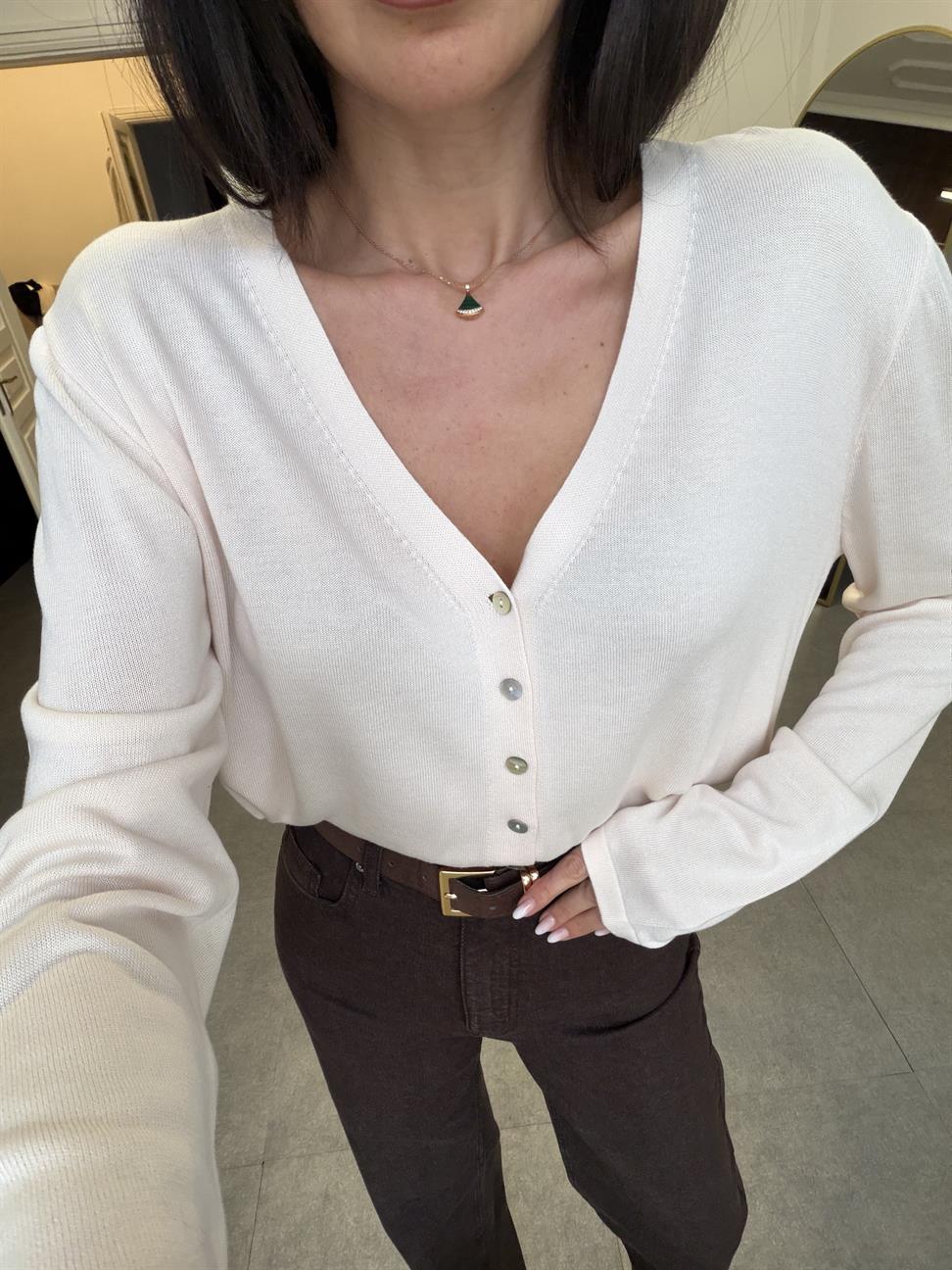 Krem 9 Düğmeli Hırka