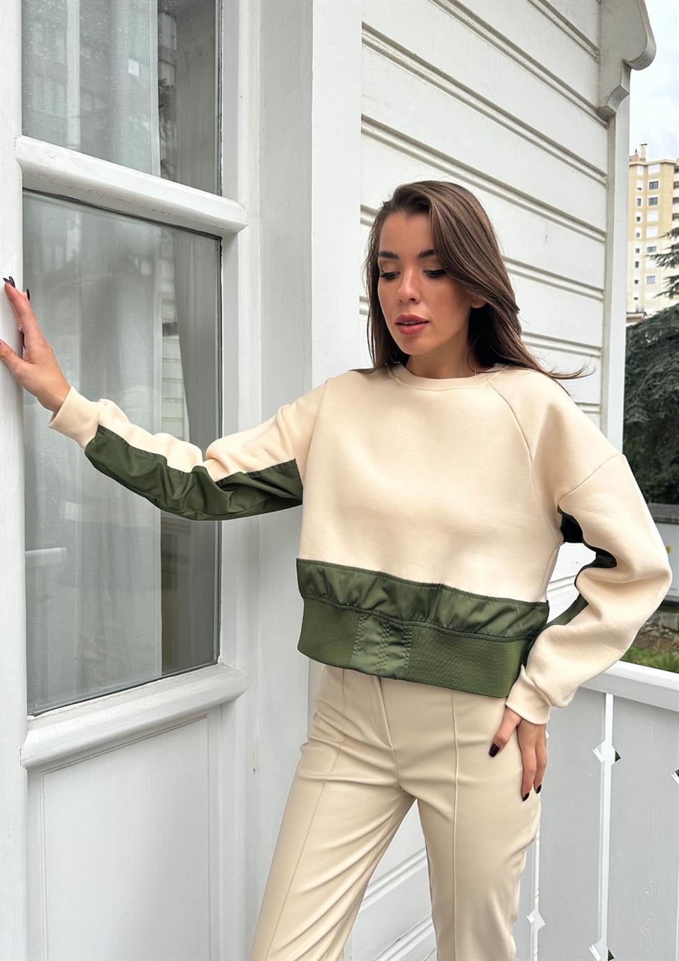 Krem Bisiklet Yaka İki Parçalı Oversize Sweatshirt