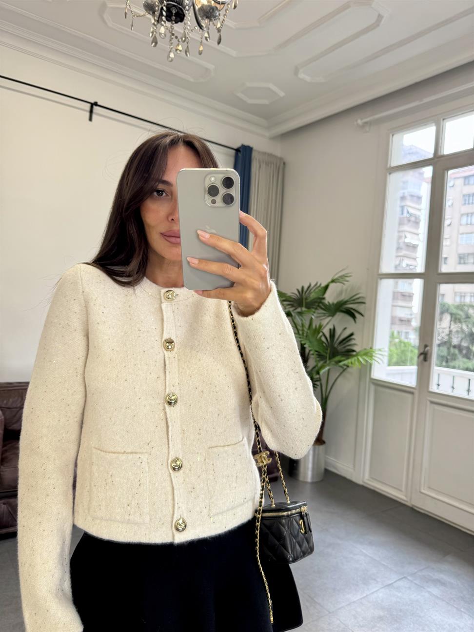 Krem Bisiklet Yaka Pullu Simli Düğmeli Triko Hırka