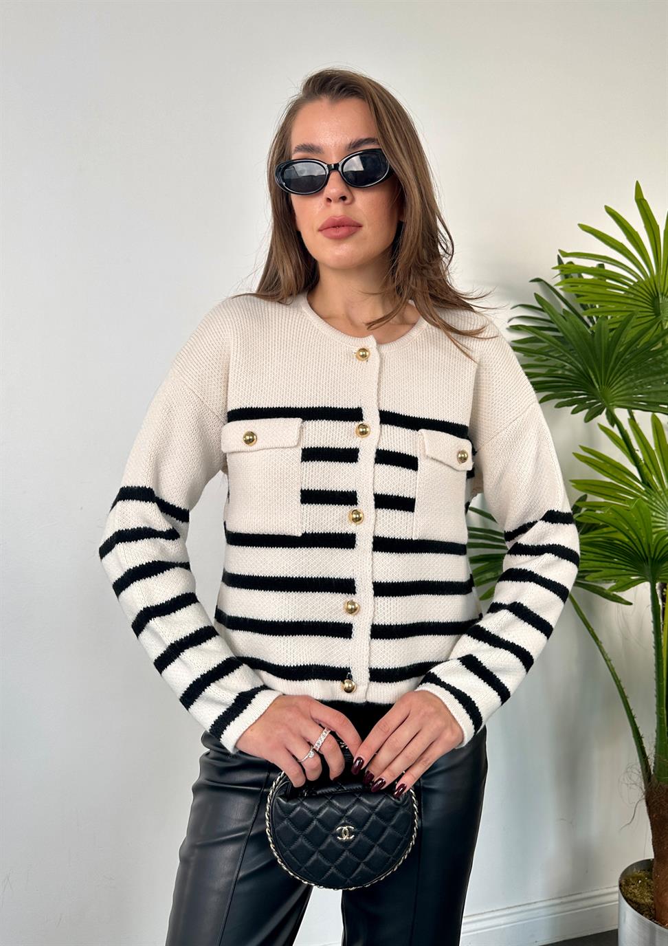 Krem Cepli Çizgili Hırka
