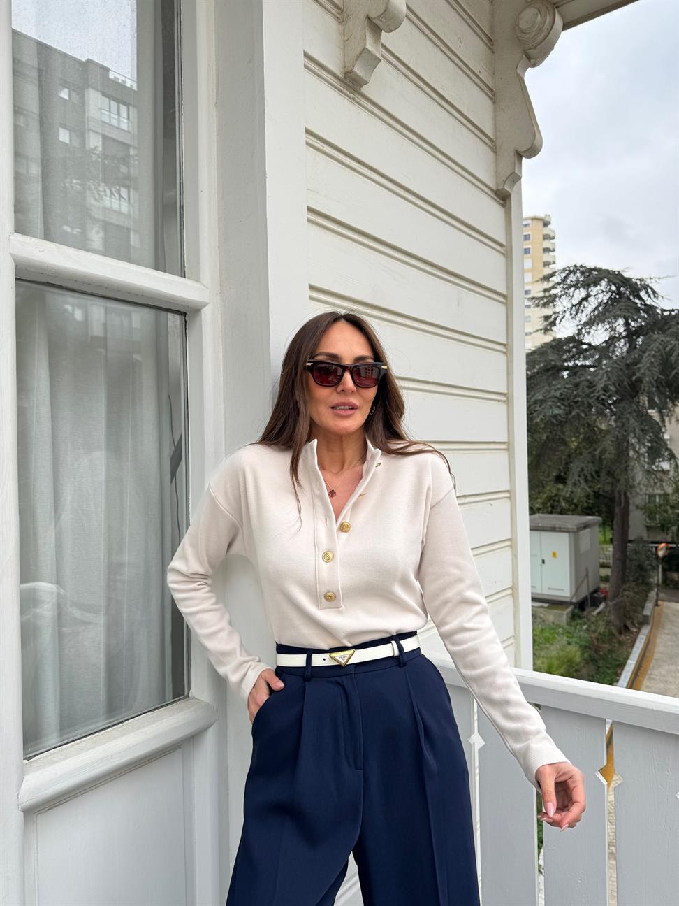 Krem Gold Düğmeli Bisiklet Yaka Kazak