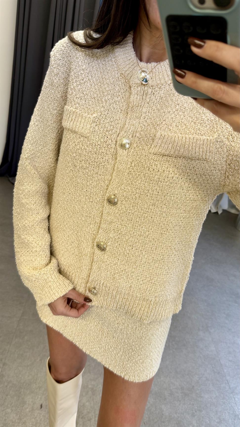 Krem Gold Düğmeli Hırka