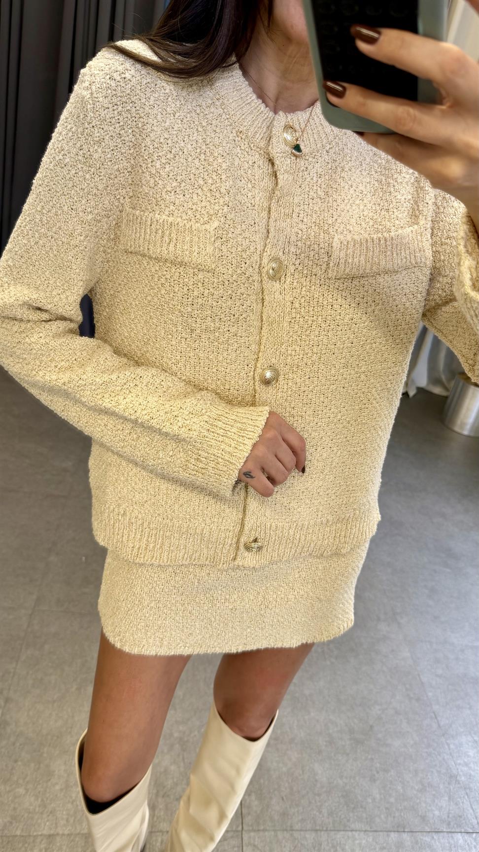 Krem Gold Düğmeli Hırka