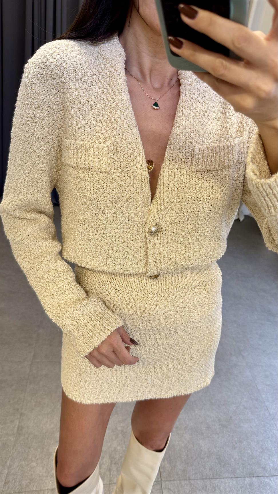 Krem Gold Düğmeli Hırka